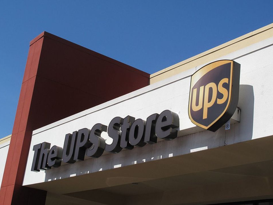 东莞UPS国际快递-免费上门取货让您更省钱