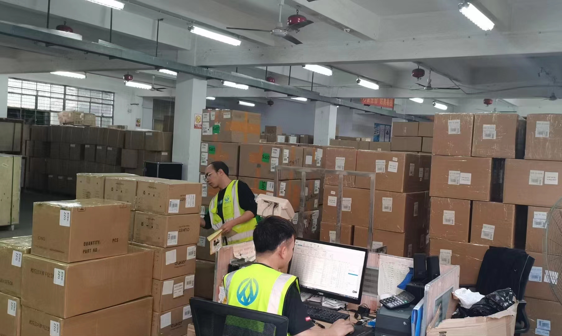 雷竞技震中杯中美空运专线运输过程中如何保障货物的安全?